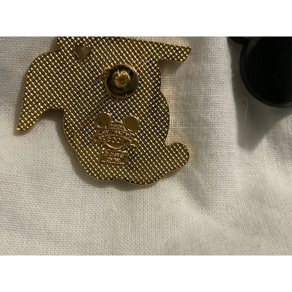 Walt Disney Institute graduate Mickey Mouse‎ head authentic trading pin 2008